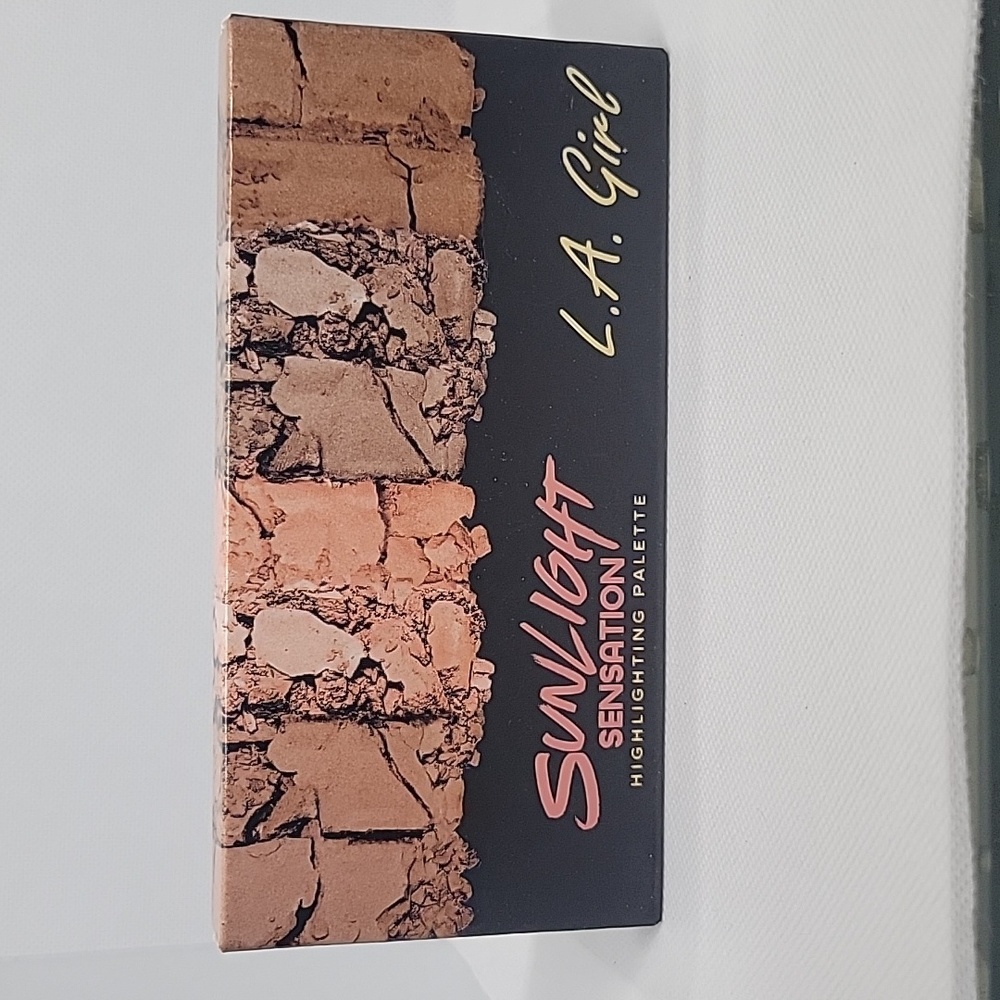LA Girl Sunlight Sensation Highlighting Palette
